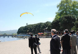 THY'den yamaç paraşütü gösterisi