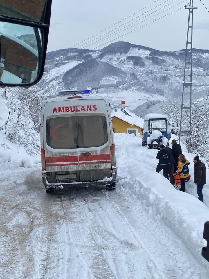 BİR GÜNDE 358 MAHALLE YOLUNA MÜDAHALE EDİLDİ