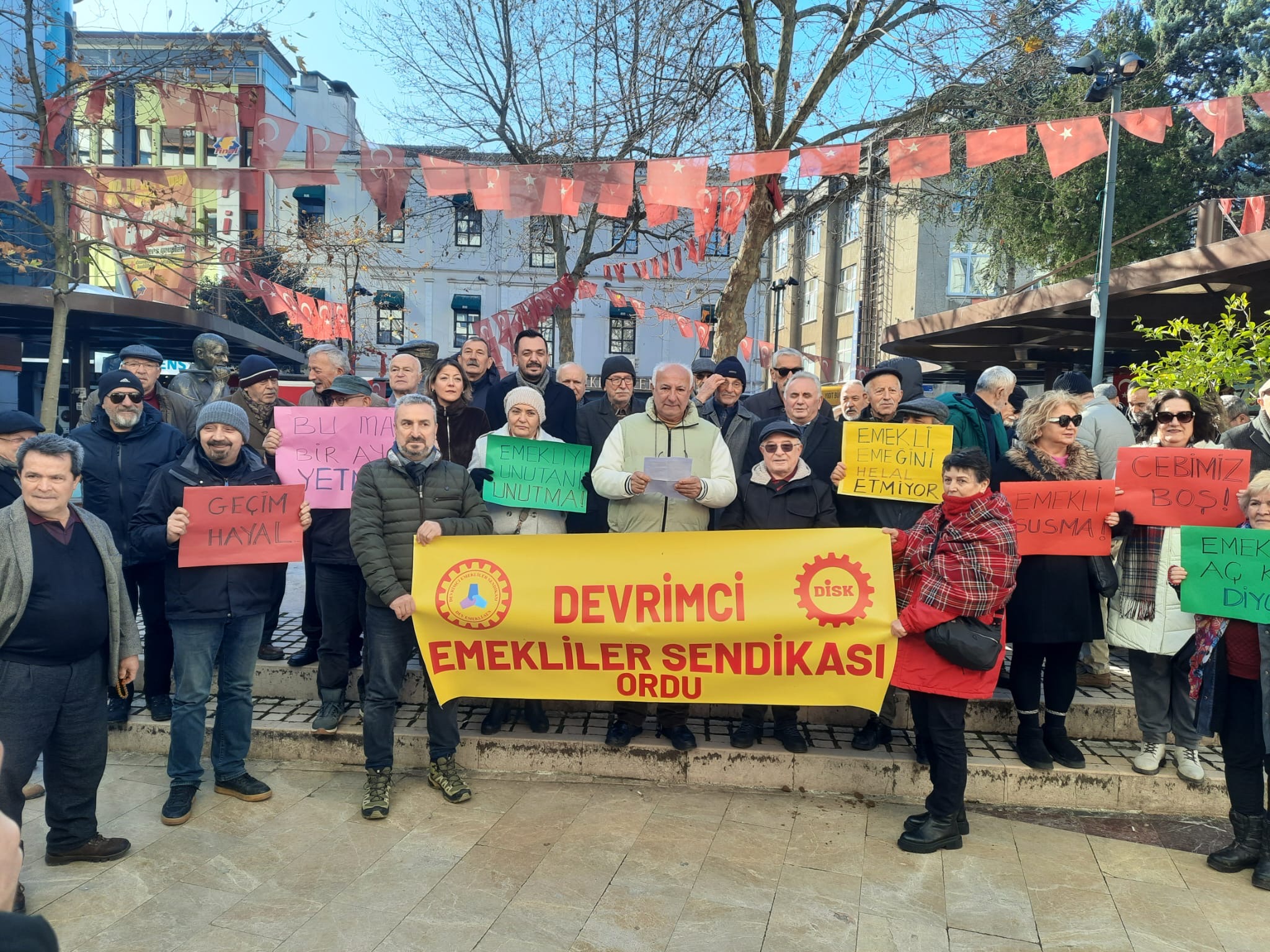 "HAKLARIMIZ İÇİN MÜCADELEMİZİ SÜRDÜRECEĞİZ"