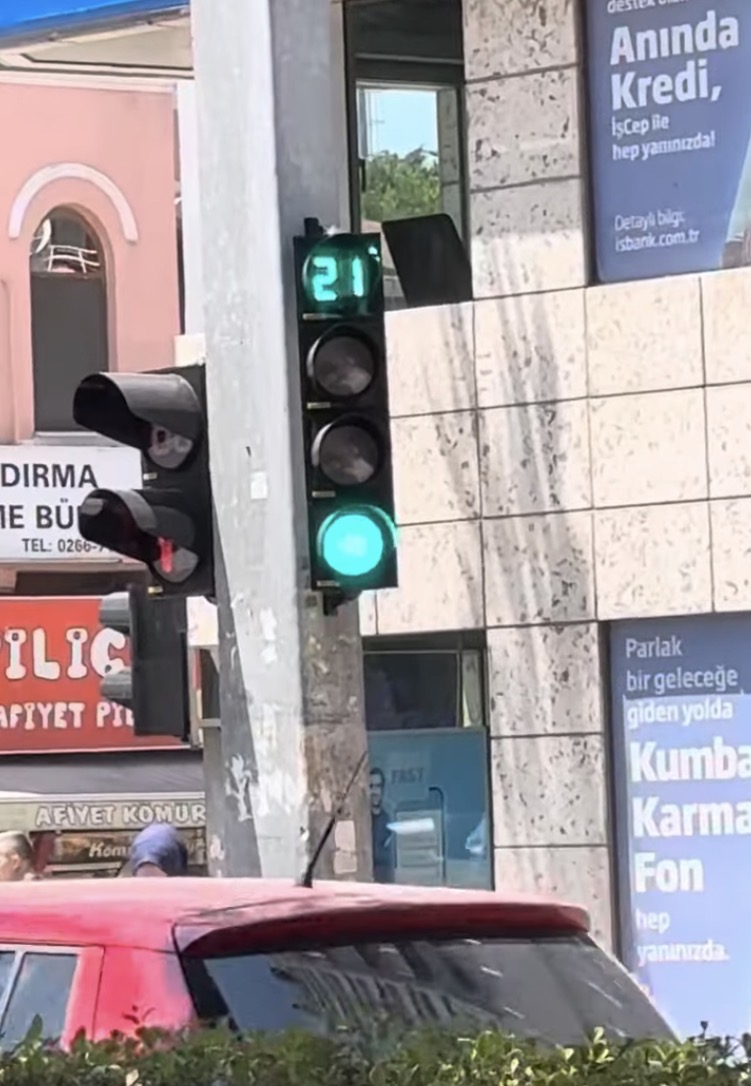 TRAFIK IŞIKLARINA SANIYE YAZDIRMAK  ÇOK MU ZOR BİCO!?