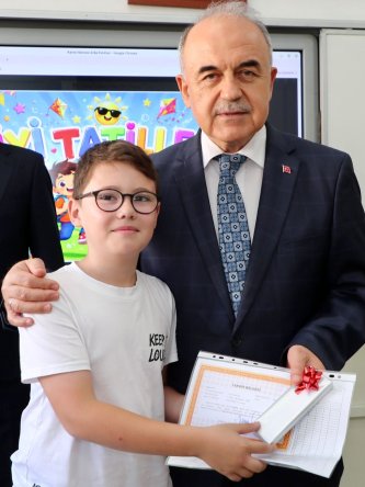 VALİ EROL, 123 BİN ÖĞRENCİNİN KARNE HEYECANINA ORTAK OLDU