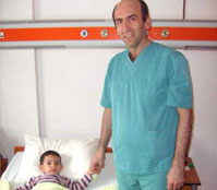 2.5 yaşında böbreğinden 2 taş çıkarıldı