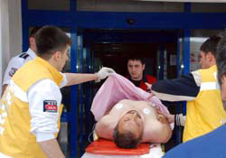 Cami inşatından düşünce ağır yaralandı