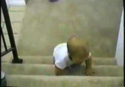 Merdivenden yuvarlanan bebek öldü