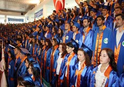 Giresun Üniversitesi' nde mezuniyet sevinci