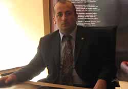 Belediye önce işçilerin parasını versin!