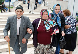 Para yerine gazeteyle dolandırdılar