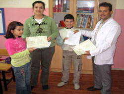 Otistik çocuklar karnelerini aldı