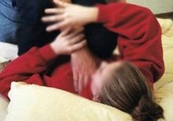 Yeğenini boğarak öldürdü