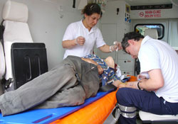 Otomobil yaya çarptı:1 yaralı