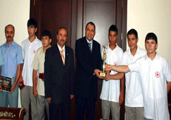 Vali' den Türkiye Birincilerine ödül