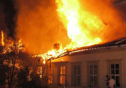 Fişde unutulan battaniyeden yangın çıktı