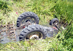 Samsun'da traktör dervrildi;8 yaralı