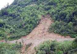 Heyelandan kapanan Fatsa-Aybastı yolu