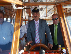 Rektör dümene geçti