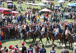 Perşembe'de at yarışlarına büyük ilgi