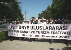 Ünye festivali dolu dizgin geçiyor