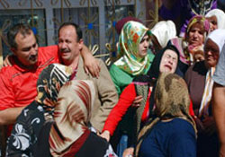 Kaza kurbanı aynı aileden 6 kişi toprağa verildi