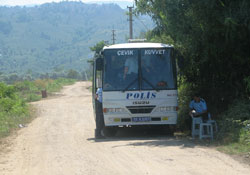 Melet kenarında fındık işçisi nöbeti