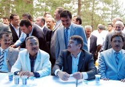 Vekiller sünnet düğününde buluştu