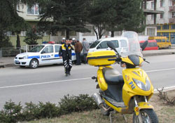 Taksi, Postacıya Çarptı