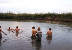 Balık tutmak isterken boğuldu