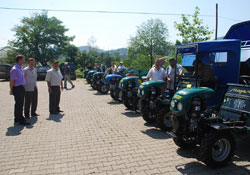 Fatsalı çiftçilere pat pat dağıtıldı