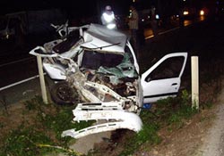 Çöp kamyonu otomobil çarpıştı:2 ölü