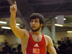 Olimpiyatlarda güreşten ilk altın madalya