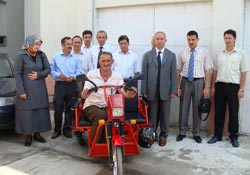 Fatsa da engelli vatandaşa sakat arabası verildi