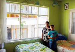 Böyle ev sahibi düşman başına