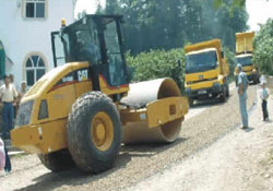 Ünye'de asfalt çalışmaları başladı