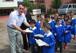 Çatalpınar Belediye'sinden kırtasiye yardımı