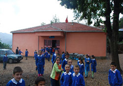 Gündoğdu'da yeni okul sevinci