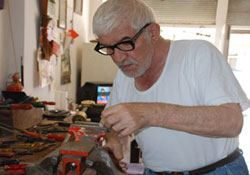 73 yılı kanatarcılığa verdi