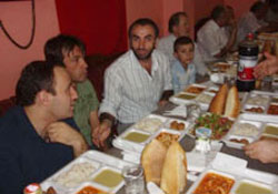 Kumrulu İstanbullular yemekte buluştu