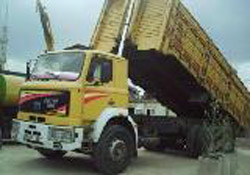 Kamyon uçurumdan yuvarlandı