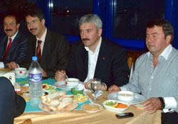 Enver Bey de antimedyacı oldu