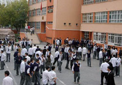 Okul giriş çıkışlarına polis ekibi