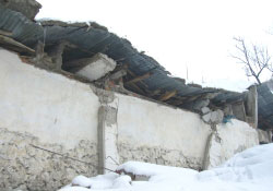 kara dayanamayan ahır çöktü