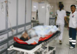 Kamyonet dereye uçtu 4 yaralı