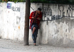 Tek isteği bir çift ayakkabı