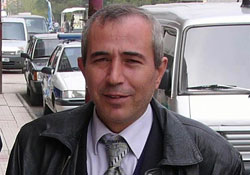 Hizmetli müdürünü bıçakladı