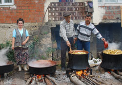 Karadenizli kış öncesi pekmez telaşında