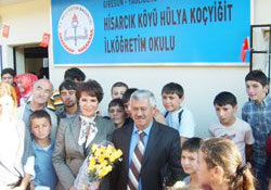 Hülya Koçyiğit Yağlıdere'de okul açtı