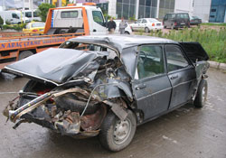 Hurdaya dönen araçtan sağ sağlim çıktı