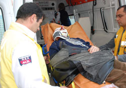 Öndeki kamyoneti sollarken kaza yaptı