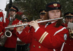 Belediye bandosunda bayan müzisyen