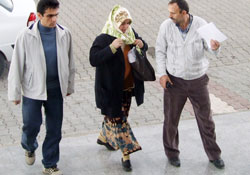 Bayan yolcuda 4 kilo esrar çıktı