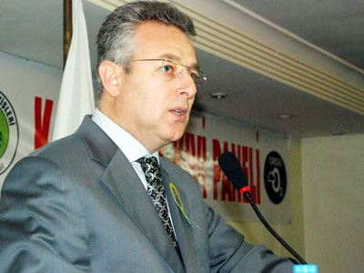 Vali Taşkesen başarılı memuru ödüllendirdi